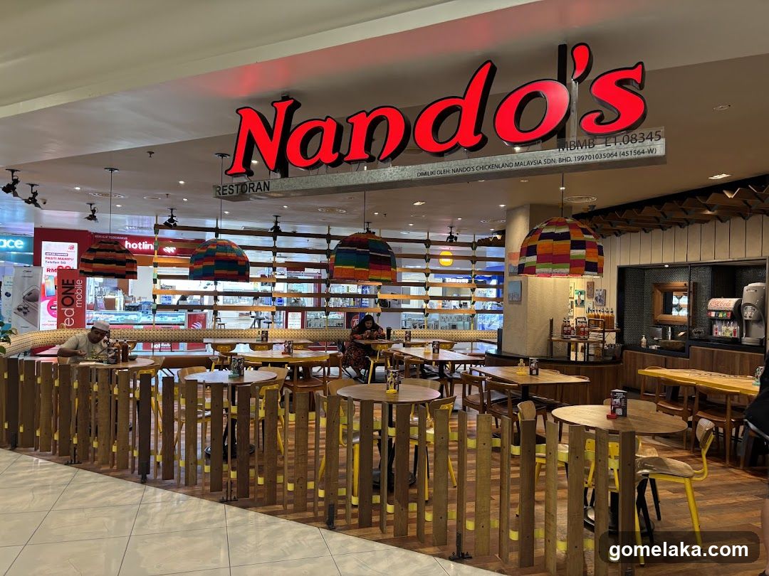 Nando's Restaurant Interior