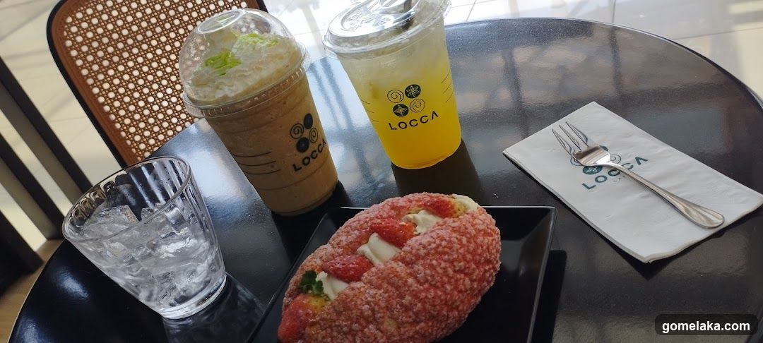 Table with beverages and pastry