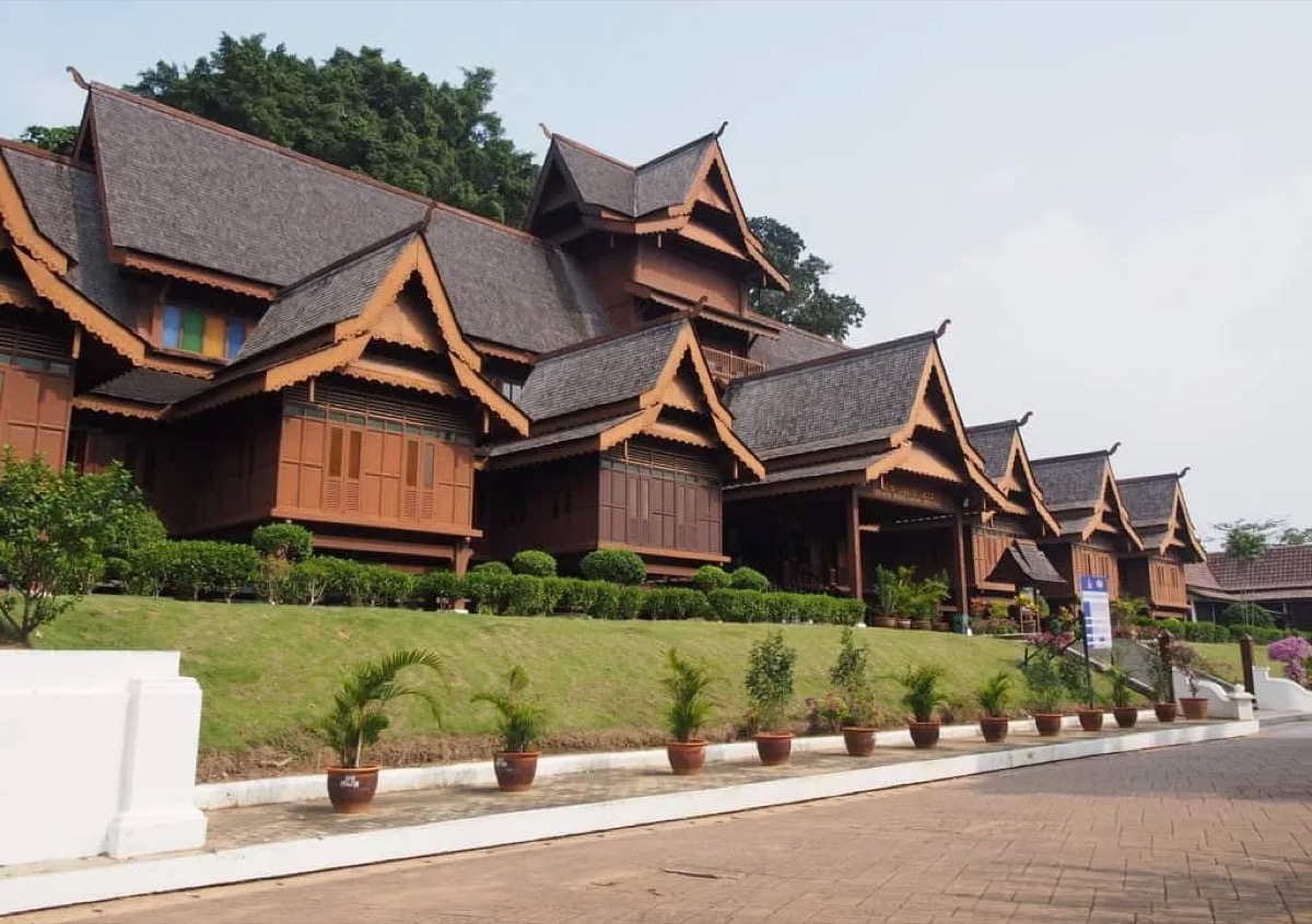 Melaka Sultanate Palace Museum grounds in Banda Hilir, venue for the 2026 cultural exchange bazaar